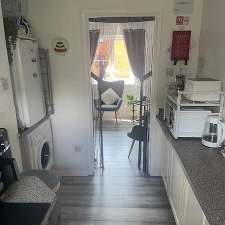 Town Centre Apartment Молд Екстер'єр фото