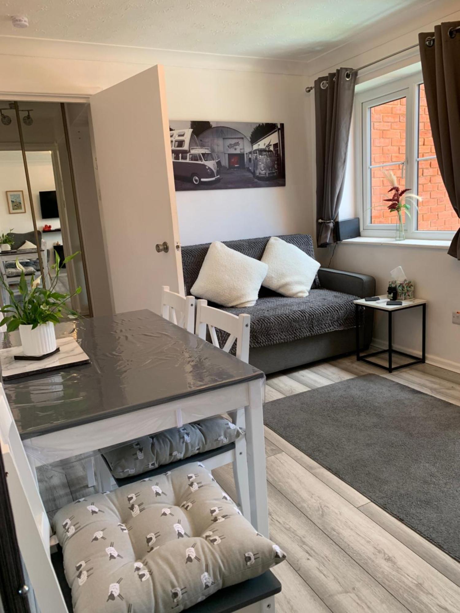 Town Centre Apartment Молд Екстер'єр фото